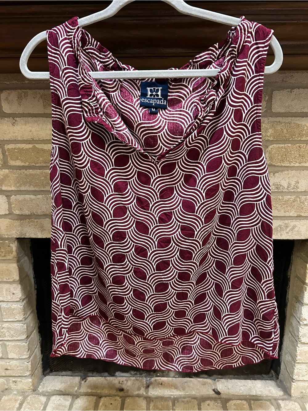 Escapada Burgundy and Cream Wave Print Sleeveless Camisole EUC